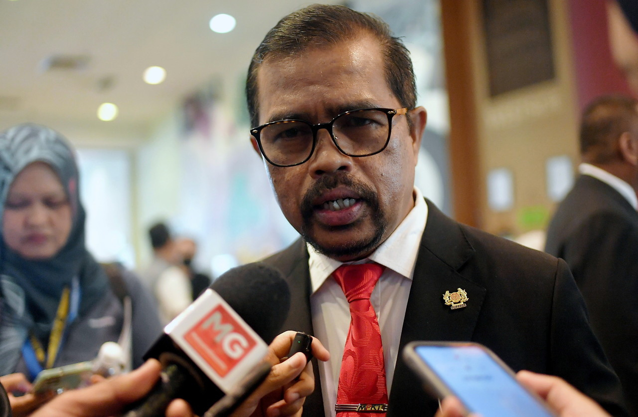 Adnan Mat - Gambar Bernama