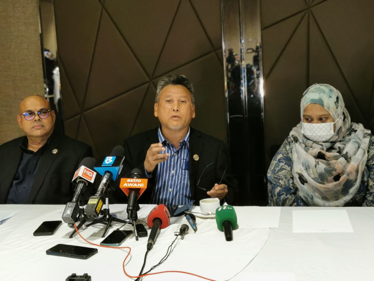 Megat Fairouz (tengah) berkata agensi di tanah air lebih tahu tentang keperluan sektor tempatan, berbanding agensi luar.