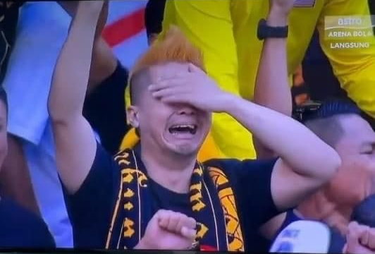 Derrick Gan menjadi terkenal sekelip mata apabila aksinya yang menangis ditayangkan di televisyen - gambar Facebook