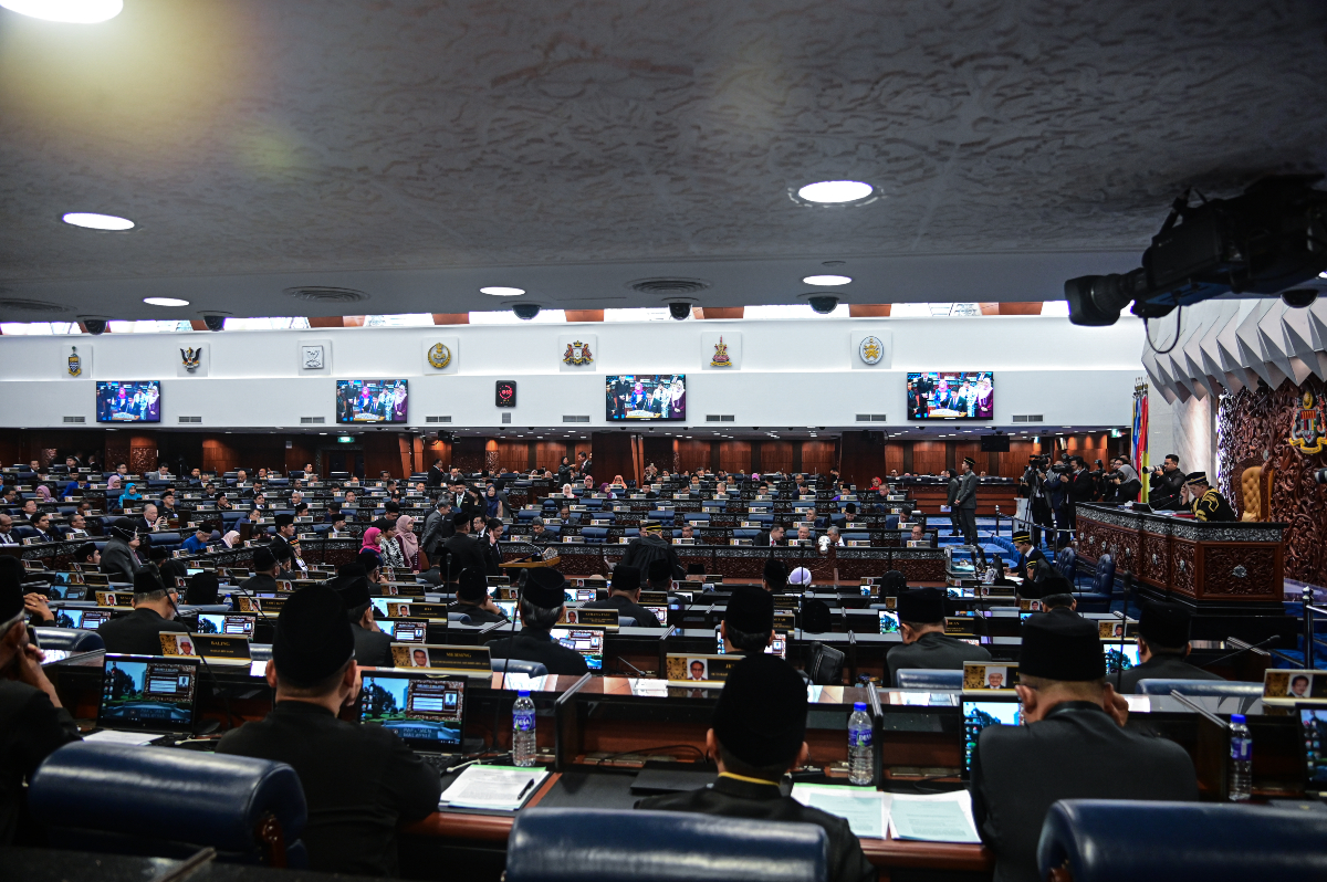 Sesetengah pihak mempunyai persepsi bahawa institusi Dewan Negara hanyalah berperanan sebagai ‘rubber stamp’ dalam meluluskan undang-undang yang telah mendapat persetujuan daripada Parlimen - Gambar Fail