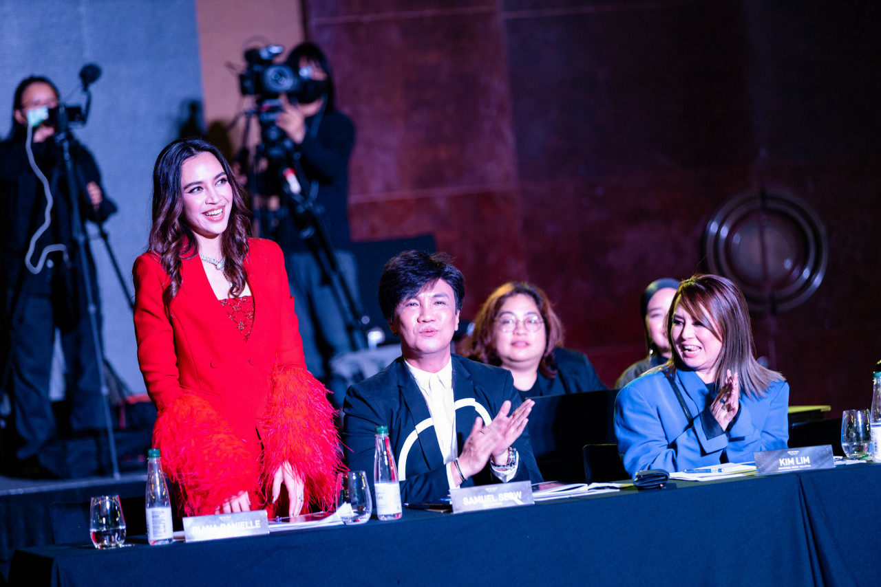 Diana Danielle (kiri) salah seorang daripada juri Mr World Malaysia 2022.