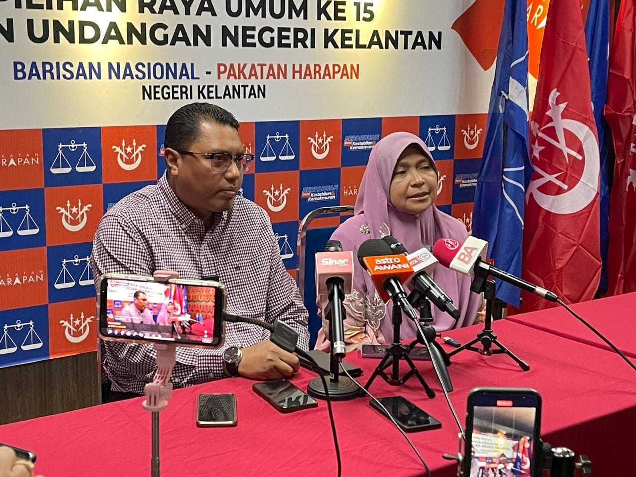 Mohd Syahbuddin Hashim dan Dr Hafidzah Mustakim mendesak Mohd Nasurruddin memohon maaf dalam tempoh tujuh hari - gambar Facebook