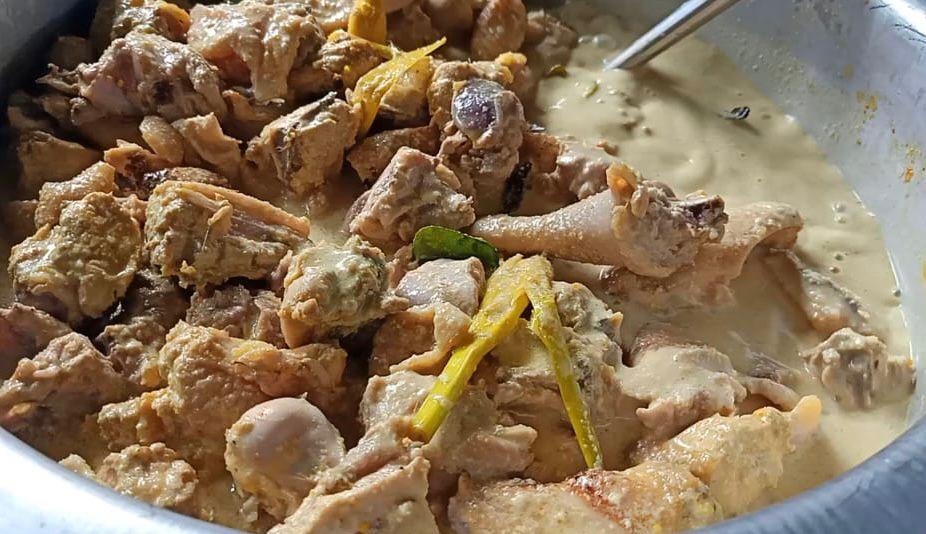 Ayam kampung masak lemak padang antara air tangan istimewa Jamaie.
