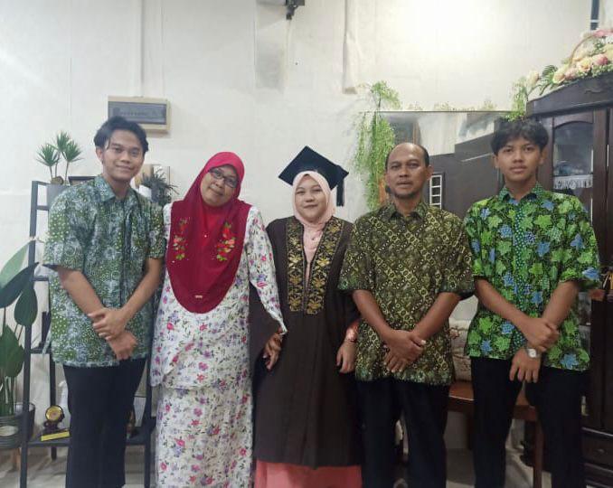 Isteri dan tiga anaknya sentiasa menyokong minat Jamaie.