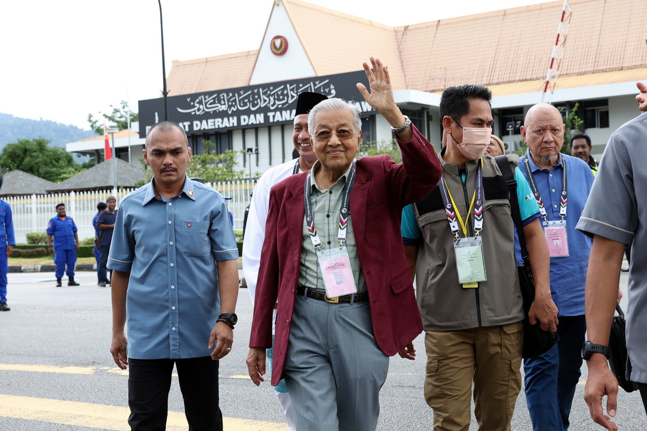 Dr Mahathir kalah teruk di tangan calon Perikatan Nasional (PN) dengan majoriti 13,518 undi pada PRU-15 lalu.
