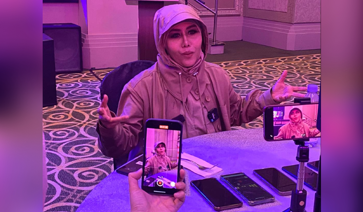 Ella akan menyanyikan 35 lagu sempena 35 tahun usianya bergelar anak seni Malaysia dalam Konsert 35 Tahun Jilid Akhir: Ella Puteri Kota - Gambar oleh Wafa Aula
