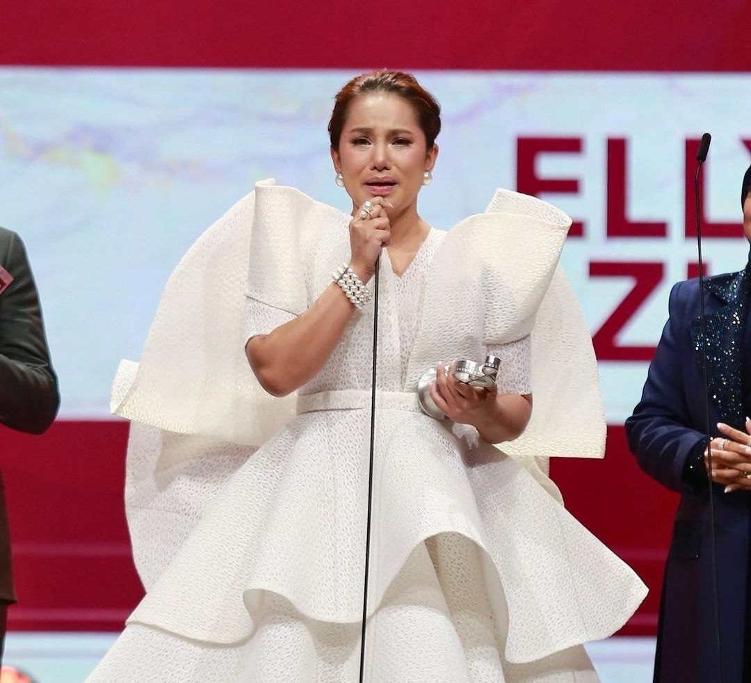 Elly Mazlein sebak kerana menunggu lebih 20 tahun untuk memenangi anugerah - gambar Instagram dan Helmi Anuar