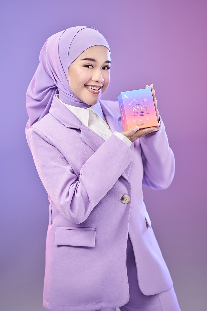 Sebagai seorang wanita, penyanyi, isteri dan ibu, Erni Zakri tahu pentingnya keseimbangan. – Gambar Zeleb+ NMN
