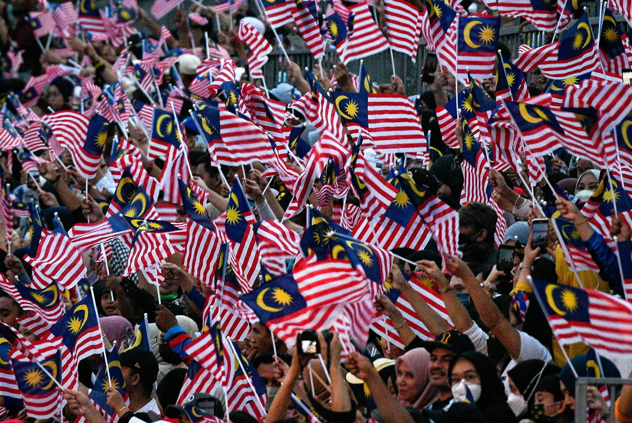 Ada batas yang perlu dijaga dalam mengeluarkan pandangan mahupun cadangan - gambar hiasan.