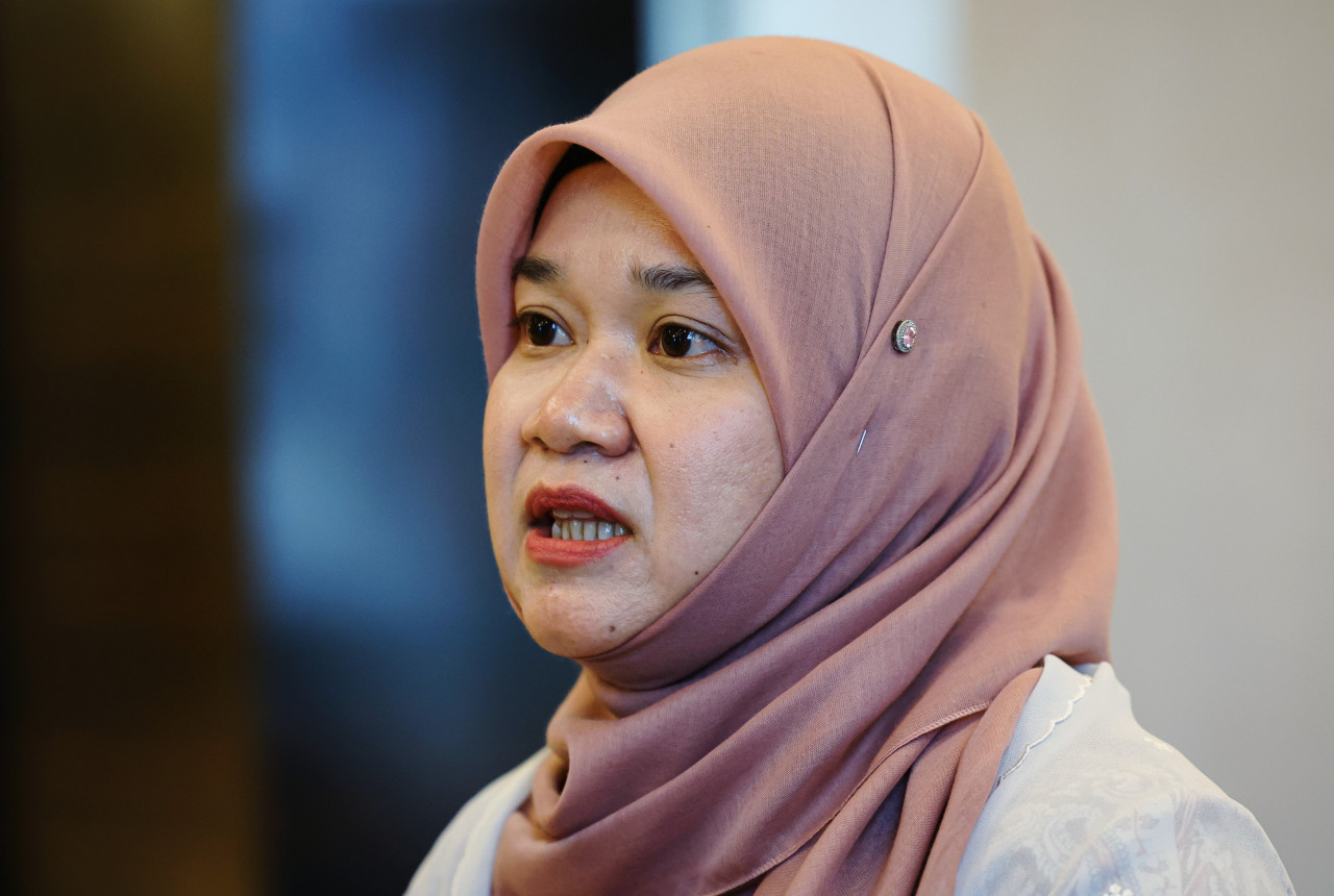 Fadhlina Sidek sebelum ini berkata KPM tiada perancangan untuk mengiktiraf UEC yang dilaksanakan di sekolah menengah persendirian Cina (SMPC) - Gambar Fail