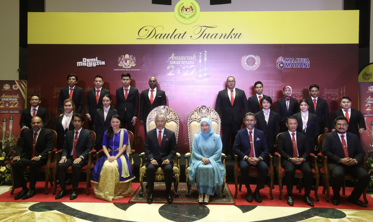 Al-Sultan Abdullah Ri'ayatuddin Al-Mustafa Billah Shah berkenan berangkat tiba ke ASN 2022 malam tadi - gambar BERNAMA