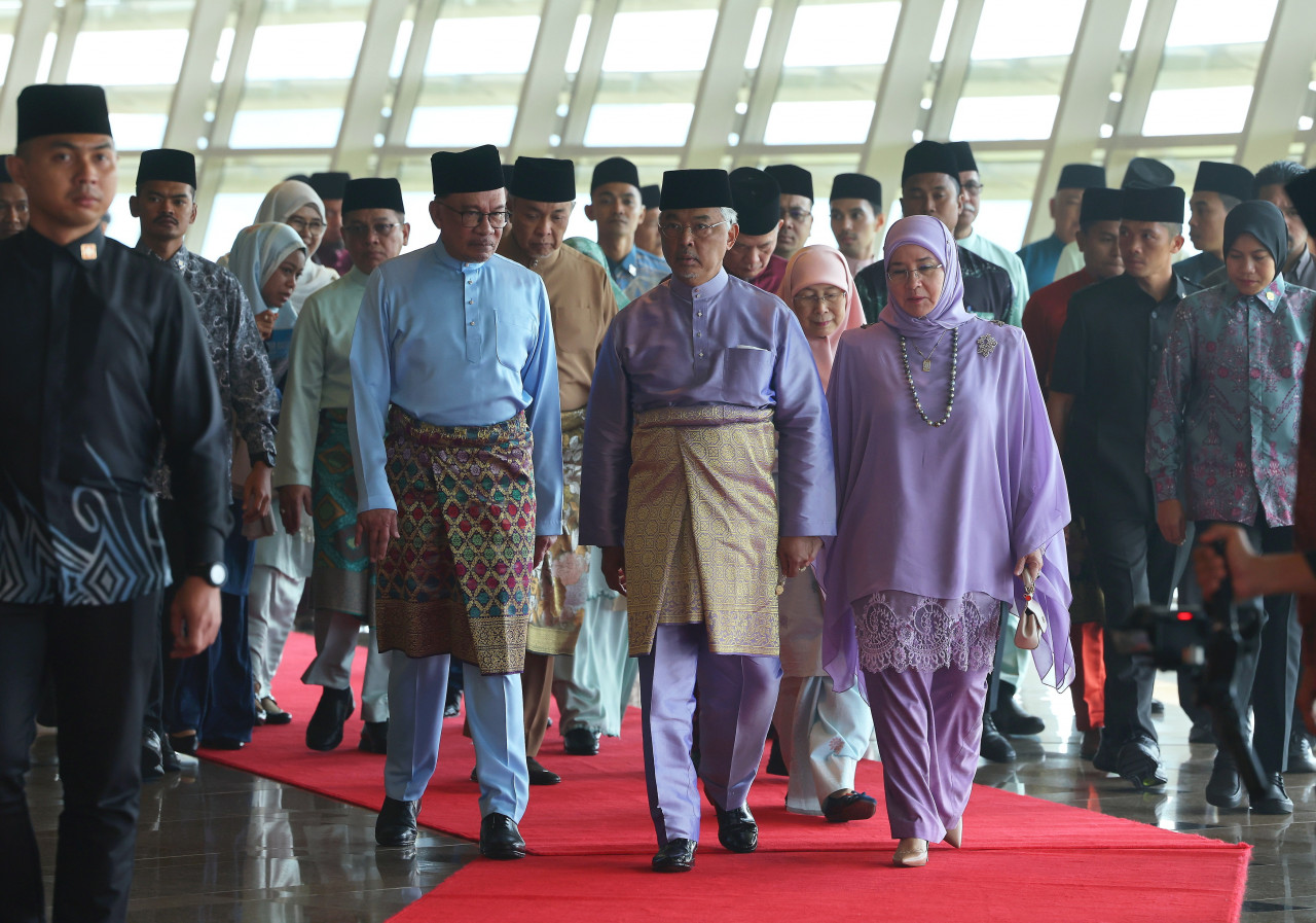  Yang di-Pertuan Agong dan Raja Permaisuri Agong berkenan berangkat pada Majlis Sambutan Maulidur Rasul Peringkat Kebangsaan 2023 - gambar BERNAMA