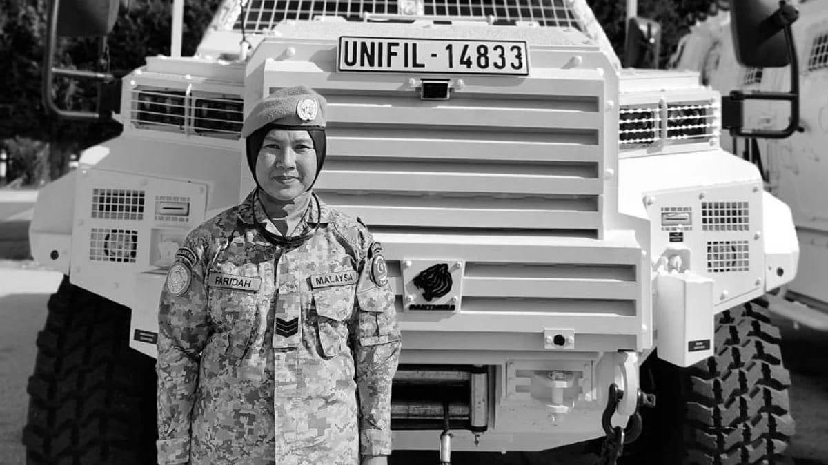 Allahyarhamah Faridah Abd Rahman - Gambar ATM