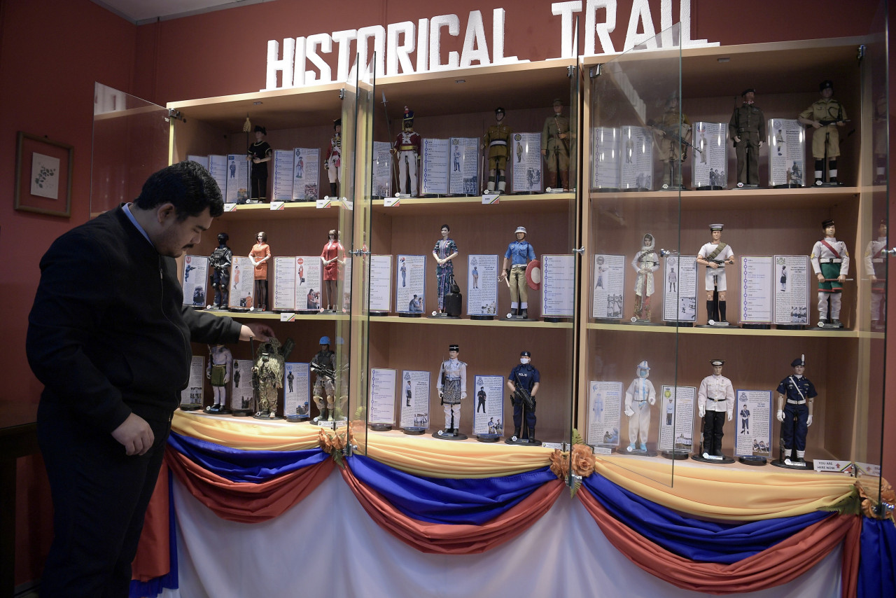 Kesemua figura Afiq dipamerkan di ruang pejabat Kementerian Kerja Raya bersempena sambutan Bulan Kebangsaan 2022 peringkat kementerian itu. - Gambar Bernama