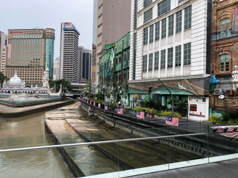 Walaupun negara bakal meraikan kemerdekaannya yang ke-65 pada 31 Ogos, keghairahan menyambut hari bersejarah itu nampaknya suram. - Gambar oleh Hakim Mahari