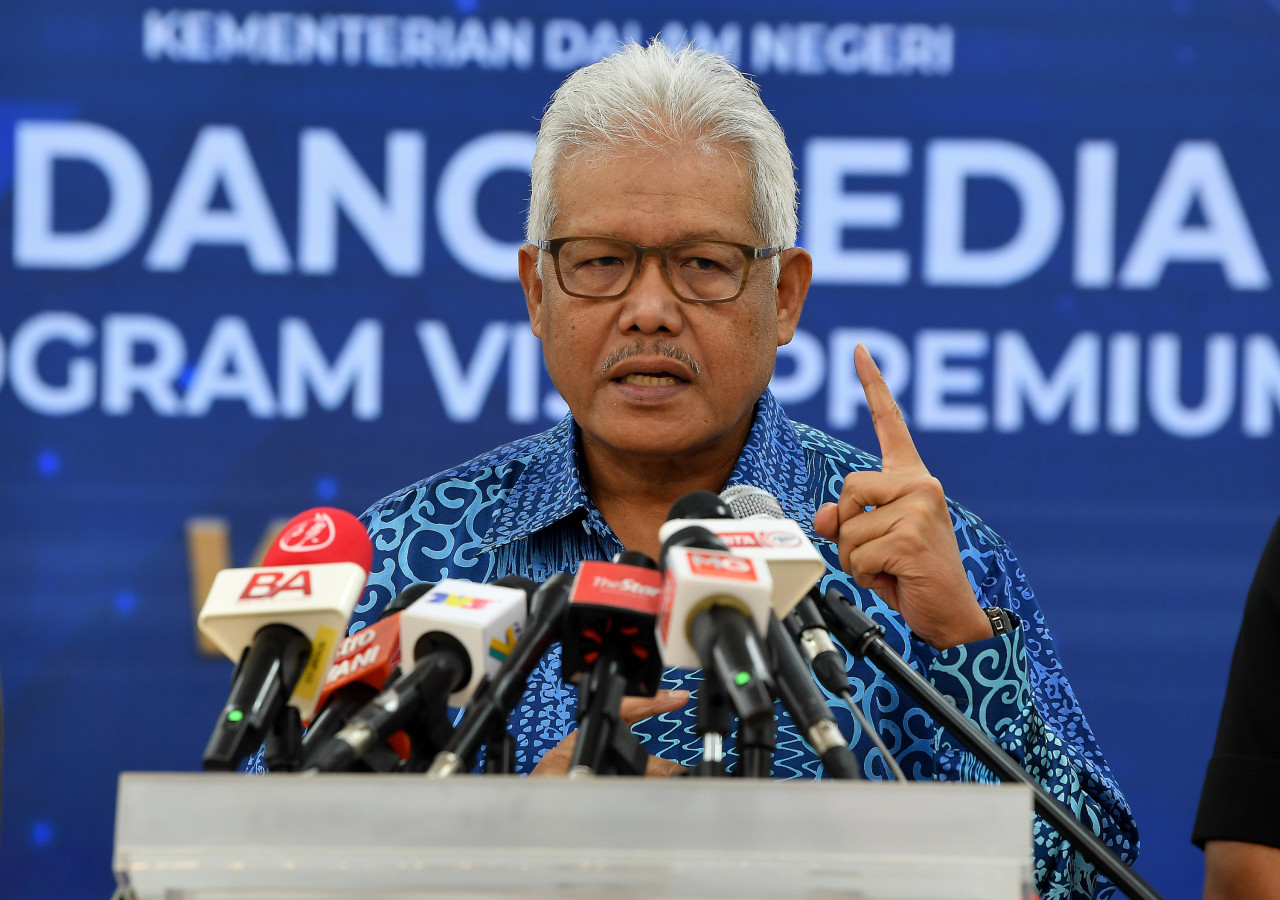 Hamzah telah dilantik sebagai Ketua Pembangkang.
