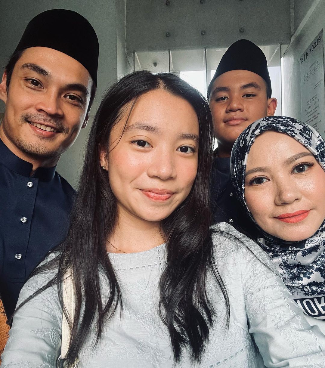 Hisyam Hamid bersama keluarganya.