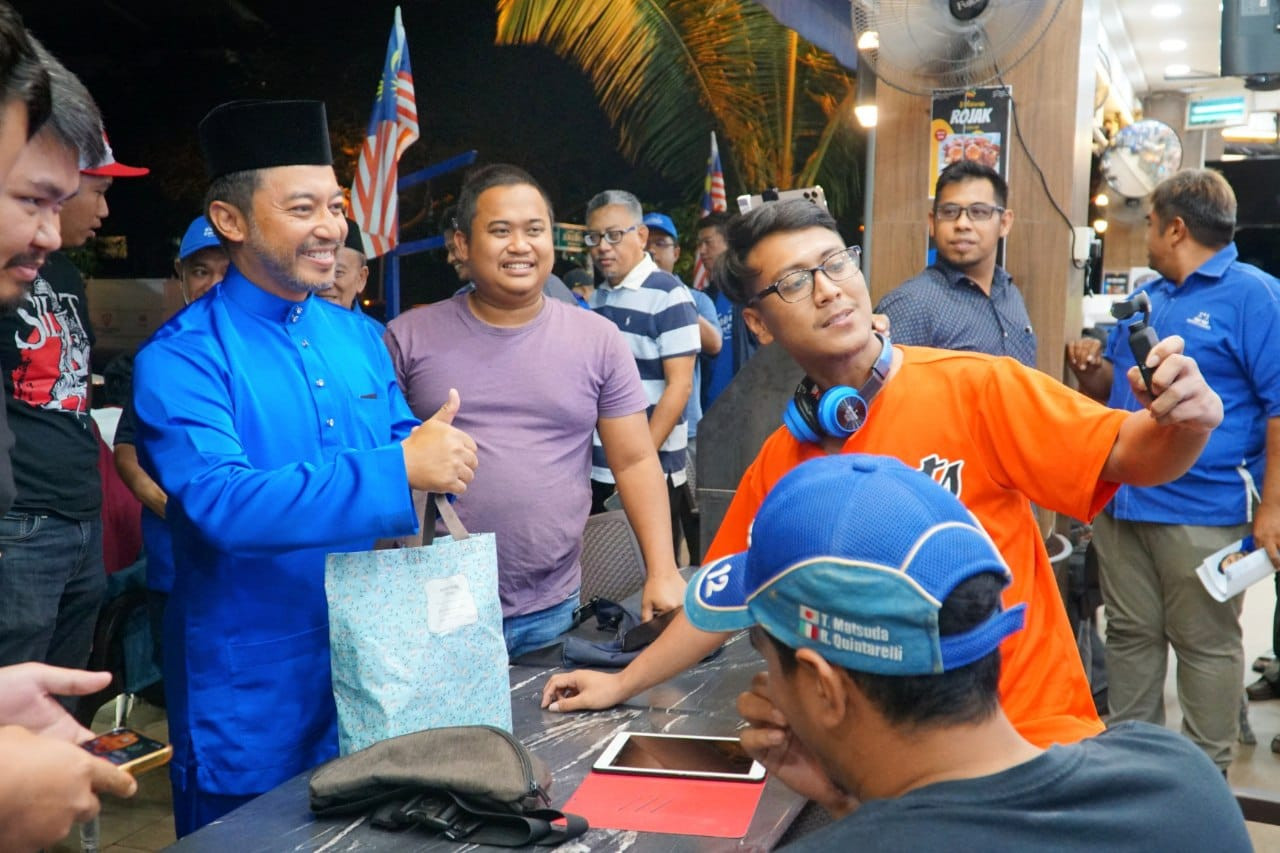 Isham Jalil ketika walkabout di Restoran Rafi Bistro Seksyen 13 - Gambar Facebook Isham Jalil