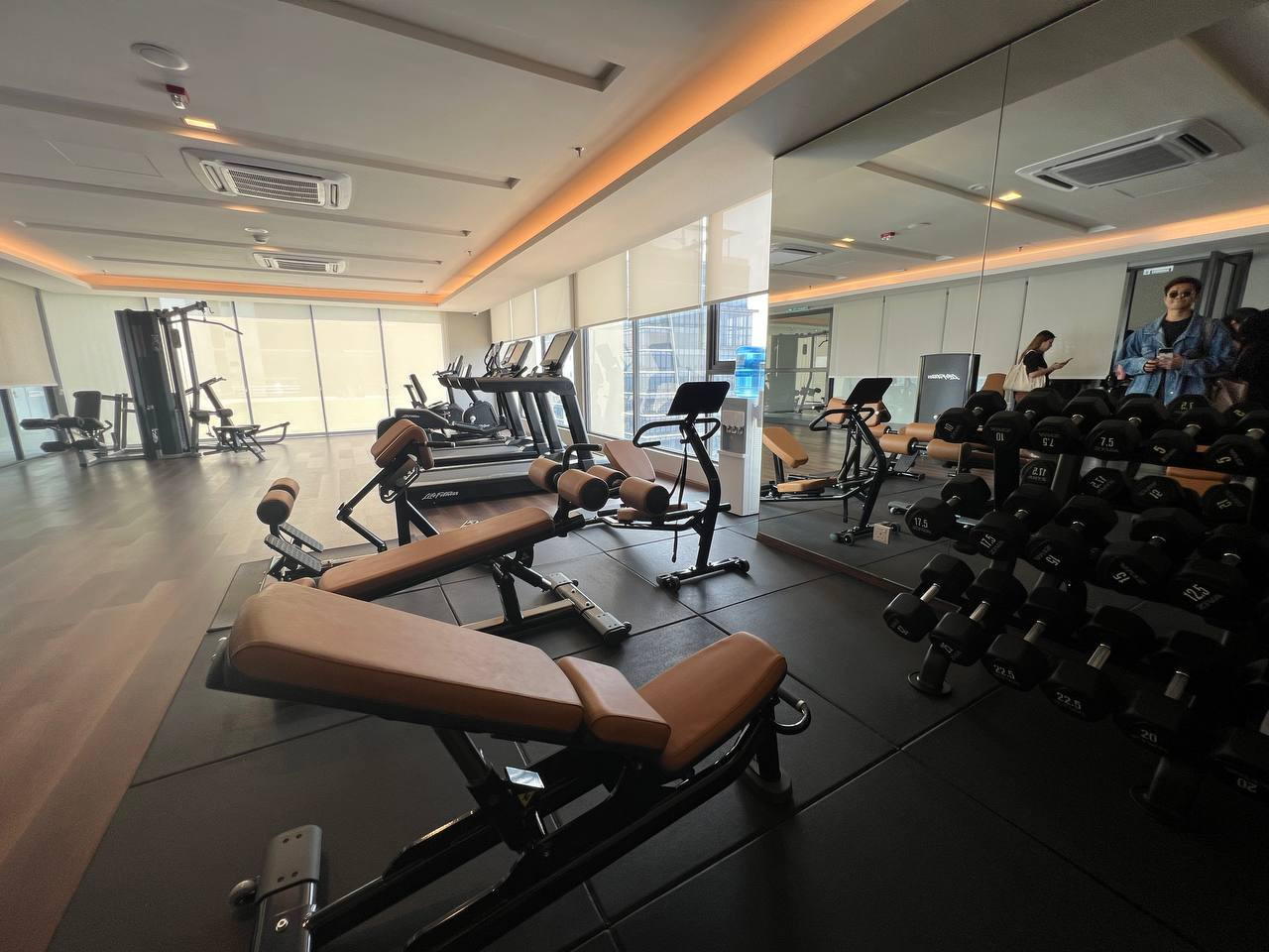 Gimnasium yang beroperasi 24 jam 