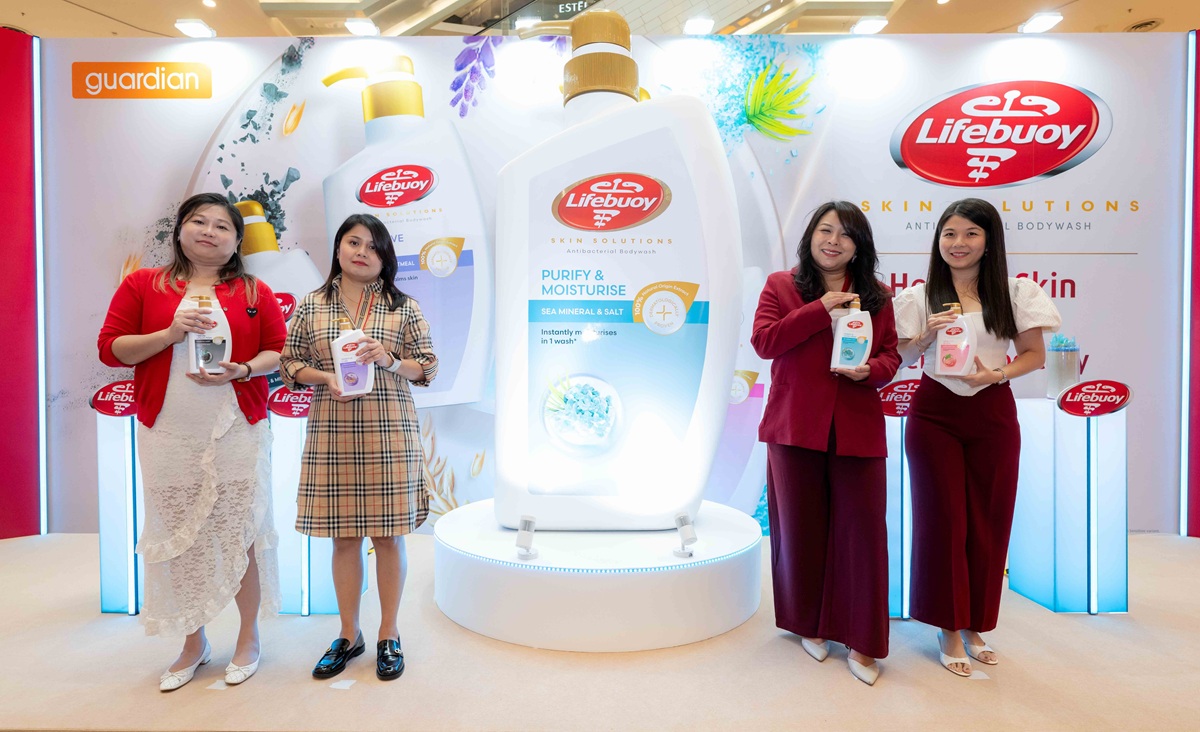 Dari kiri ke kanan: Pengurus Kanan Kategori, Chan Shu Chien, Ketua Penjagaan Diri & Bayi,Jessica Barnabas, Pengarah Pemasaran & CSP – Kecantikan dan Penjagaan Diri Unilever MYSG, Farhana Mohd Nasir, Pengarah Pembangunan Perniagaan Pelanggan, Malaysia dan Brunei, Hong Ee Fen.