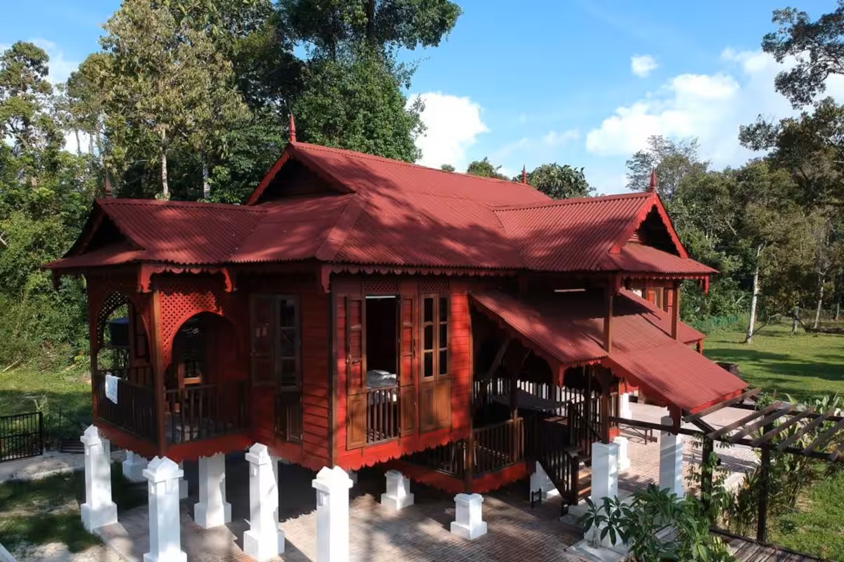 Rumah Lawan Kuda