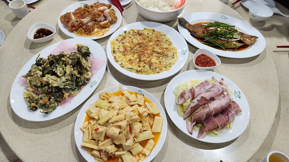Antara menu halal yang disediakan