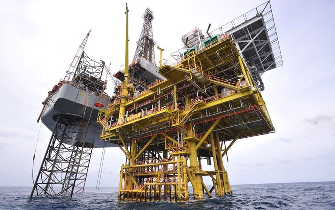 hak Sabah dan Sarawak untuk untuk menerima royalti hasil minyak dan gas serta bayaran khas tunai adalah antara intipati utama MA63 - Gambar BERNAMA