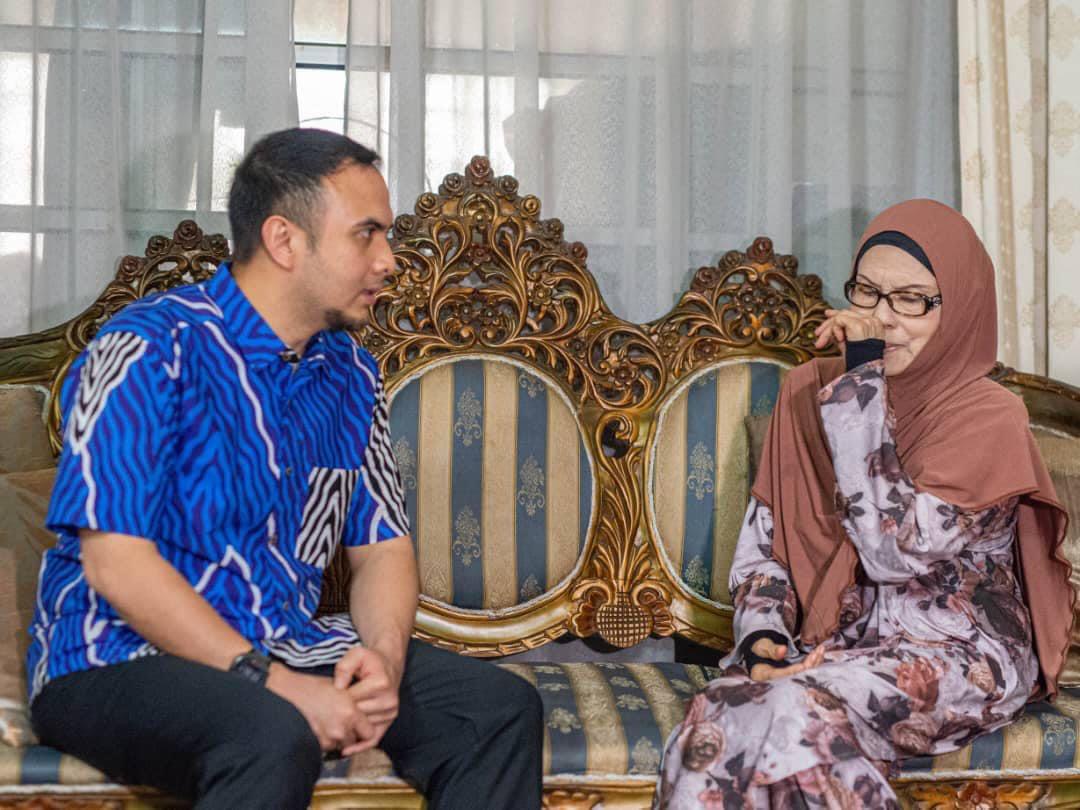 Sarimah Ahmad tidak dapat menahan kesedihan ketika berkongsi kisah menghidap kanser usus tahap tiga pada 2022