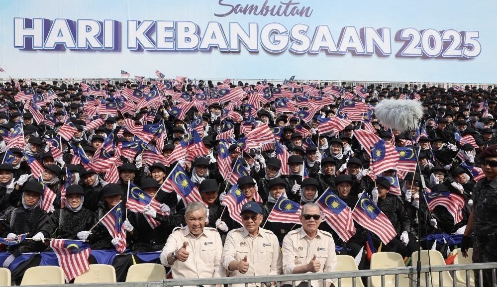 Tiga pemimpin tertinggi negara, dari kiri Timbalan Perdana Menteri, Datuk Seri Ahmad Zahid Hamidi; Perdana Menteri, Datuk Seri Anwar Ibrahim dan Timbalan Perdana Menteri, Datuk Seri Fadillah Yusof - Gambar BERNAMA