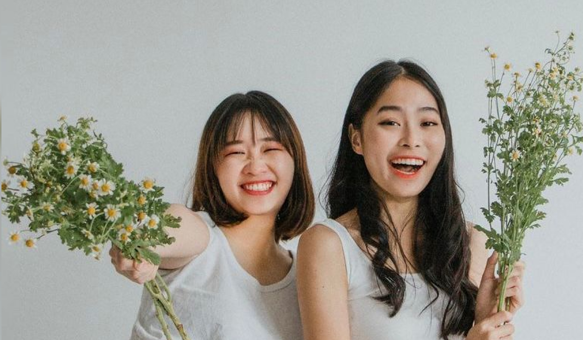 Carlynn (kiri) dan Angel nekad membuka sebuah studio dengan mengenakan bayaran yang berpatutan kepada pelanggan. - Gambar dari Instagram kas.thestudio