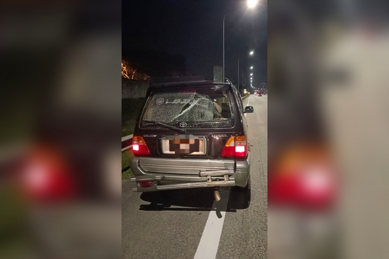 Keadaan kenderaan yang dilanggar dari belakang. - Gambar ihsan polis
