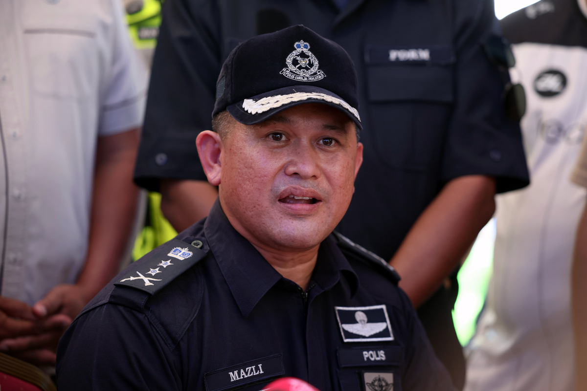 Mazli Mazlan - Gambar Bernama 