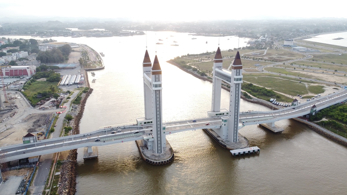 Jambatan Angkat Kuala Terengganu antara tarikan utama di Kuala Terengganu.