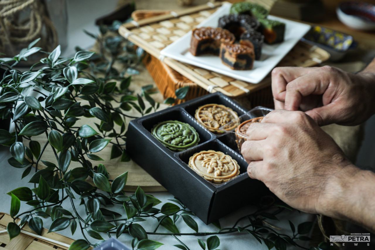 Kuih bulan yang disediakan Dapur Kitchen mendapat pujian pelanggan dari segi rasa dan rupa