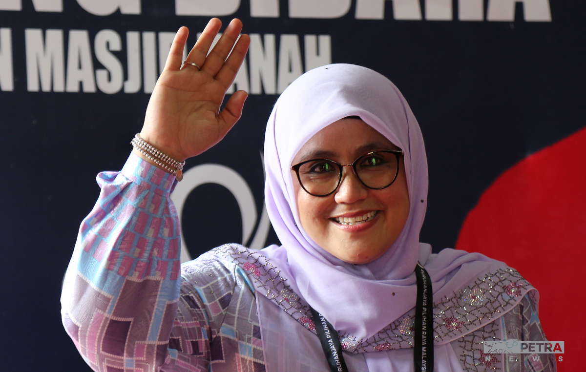 Mas Ermieyati Samsudin - Gambar Mustaffa Kamal
