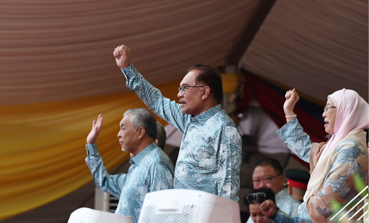 Perdana Menteri melaungkan Merdeka - gambar BERNAMA