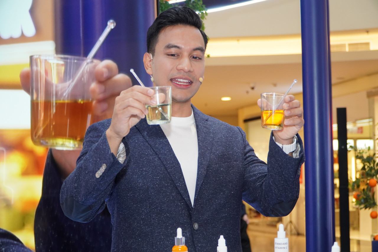 Dr Shazril berkata, vitamin C ialah antara bahan penjagaan kulit yang paling berkesan dan selamat - gambar NIVEA