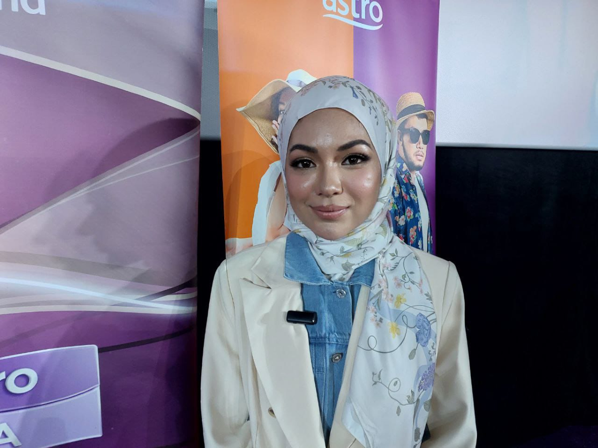Nad dilaporkan sudah sedar, boleh berbual dan bergelak ketawa, malah sudah boleh berjalan sendiri ke tandas.