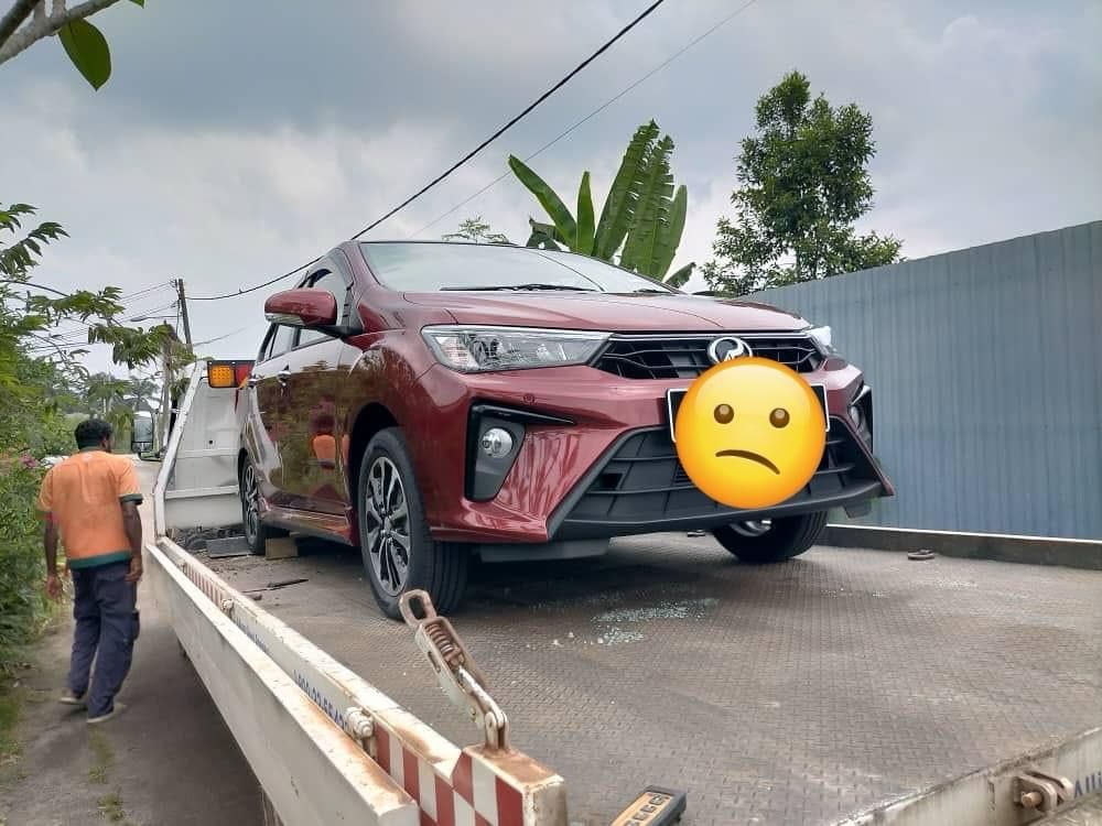 Kereta Nagakanni terpaksa ditunda kerana enjin tidak dapat dihidupkan - gambar Facebook