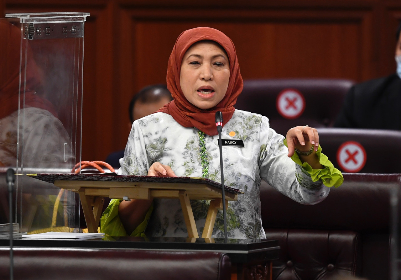  Nancy Shukri - Gambar fail