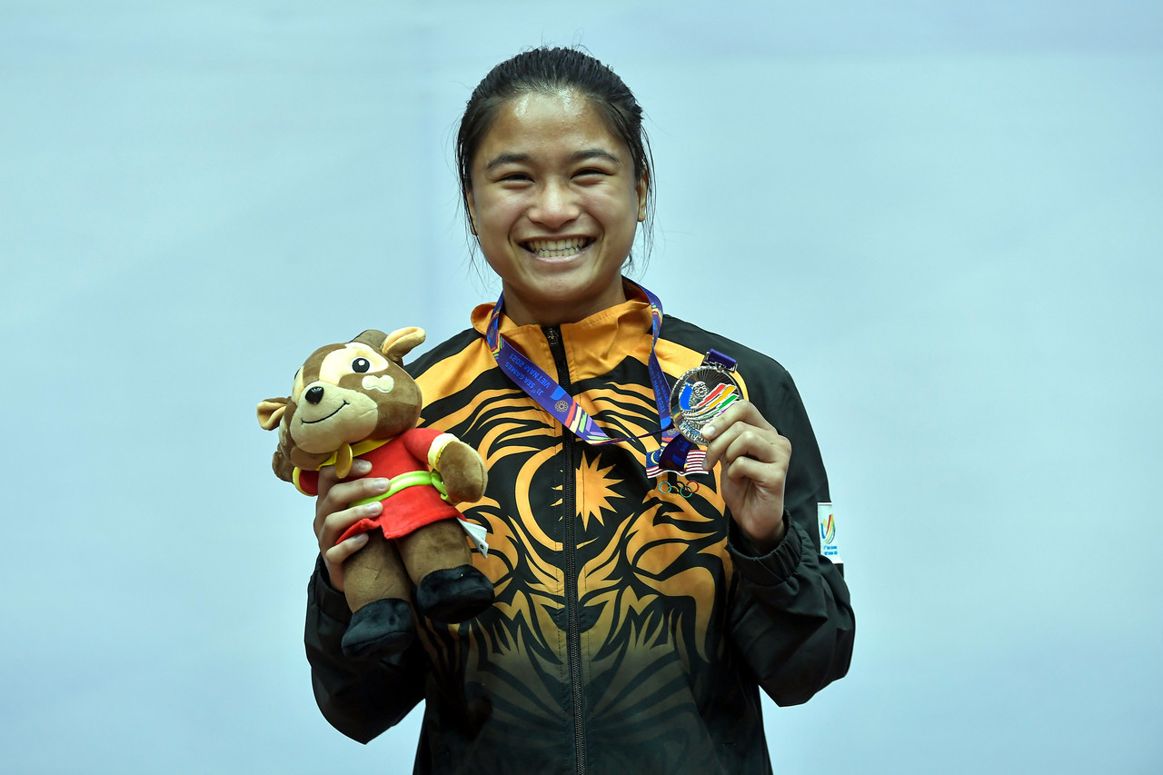 Nur Amisha Azrilrizal - Gambar Bernama