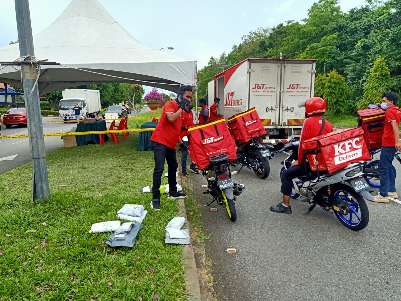 Perkhidmatan penghantaran juga dilarang memasuki kawasan PKPD di Bandar Sri Indah.