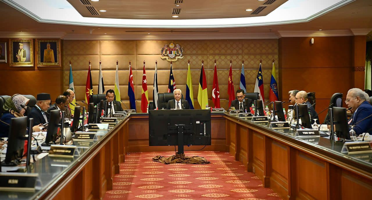 Ismail Sabri mempengerusikan mesyuarat Majlis Tindakan Kos Sara Hidup Negara (NACCOL) yang diadakan hari ini. - Gambar dari Facebook Ismail Sabri Yaakob
