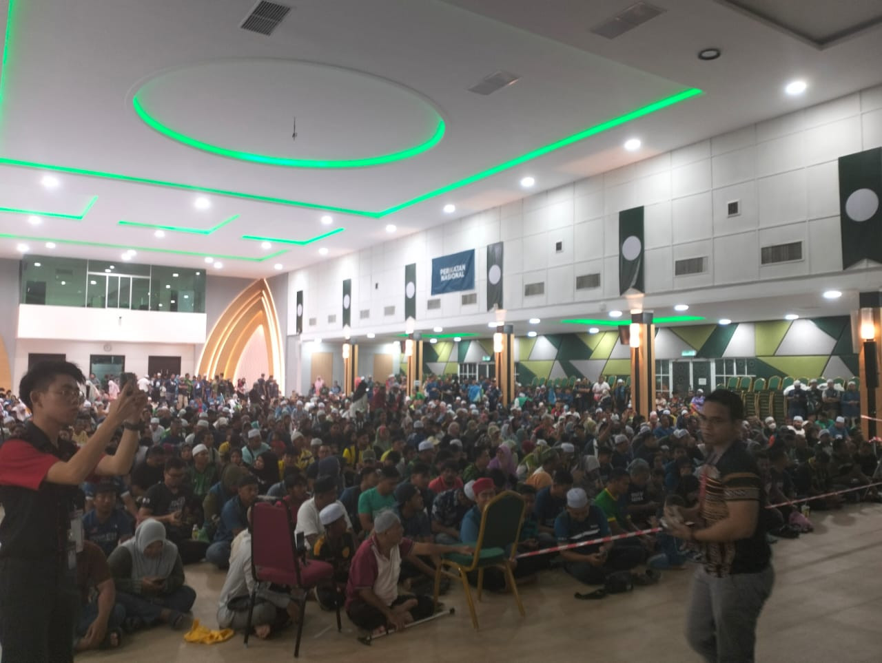 Kompleks PAS Kedah meriah dengan kehadiran penyokong - gambar Rafisqi Radhi