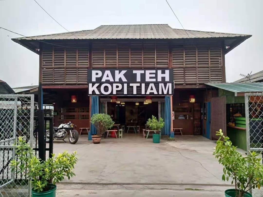 Anda boleh mencuba dry curry mee yang lazat di sini - gambar @paktehkopitiam