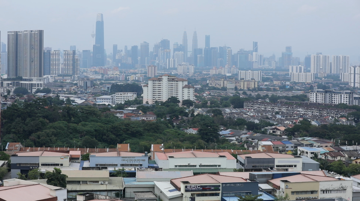 Pengundi kawasan Parlimen Ampang akan menentukan nasib Zuraida selepas ini, sama ada beliau akan kekal atau disingkirkan terutama selepas Zuraida melompat parti dan kini menjadi presiden PBM.