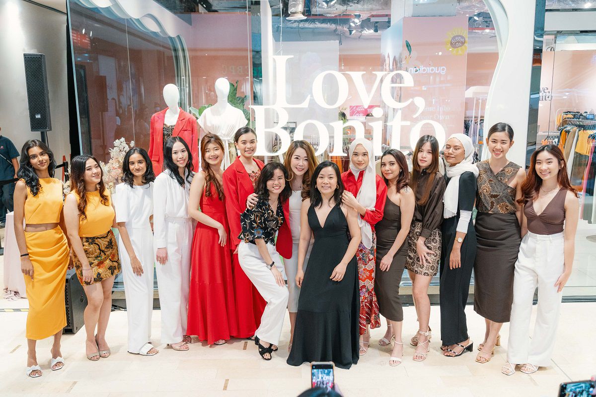 Pengarah Negara Love, Bonito, Joan Yeoh (lapan dari kiri) - gambar Love, Bonito
