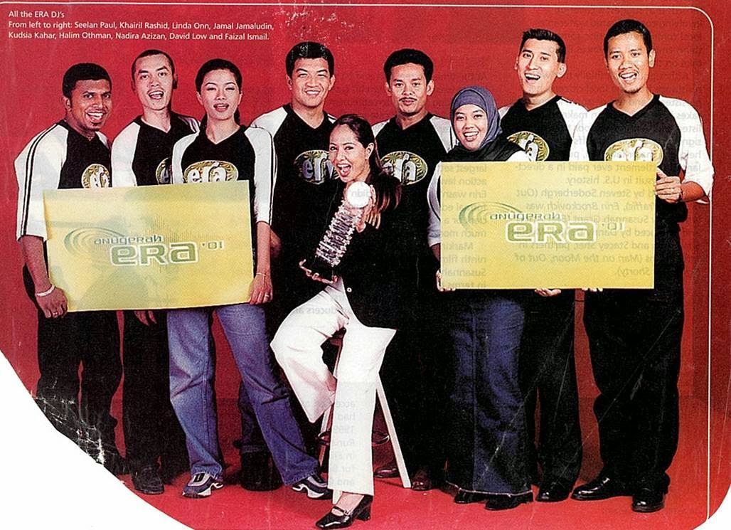 Barisan penyampai bersama trofi Anugerah Era  