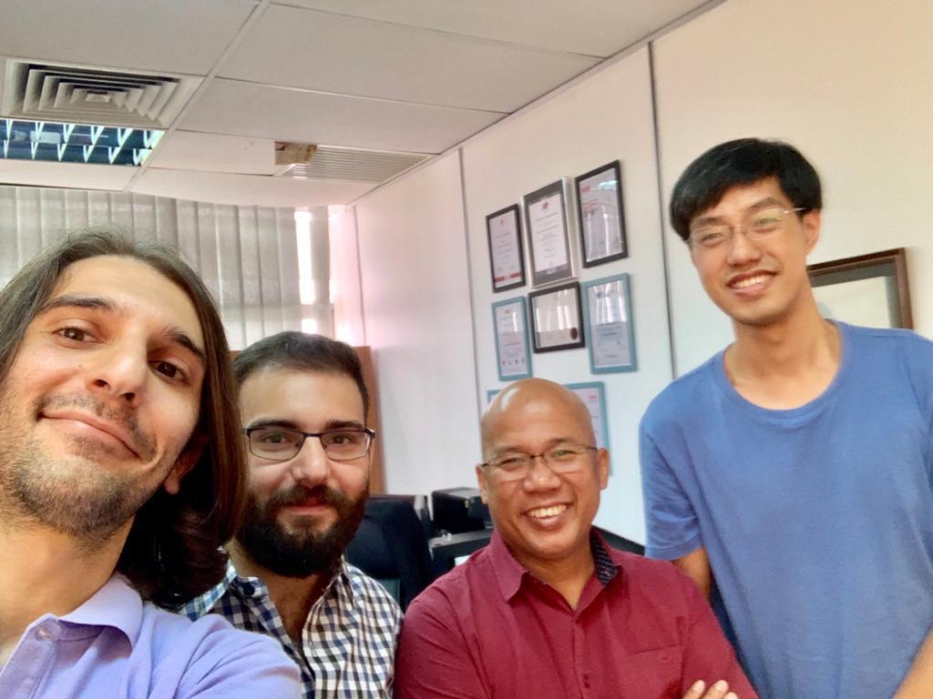 Prof Azuan bersama rakan penyelidik di Fakulti Kejuruteraan UM.