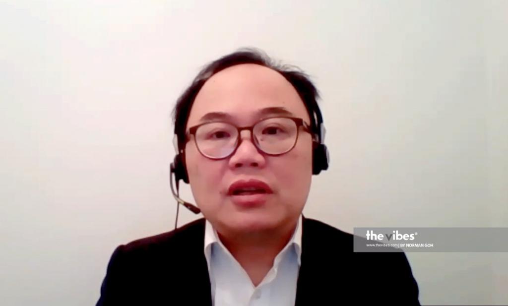 Profesor Dr James Chin
